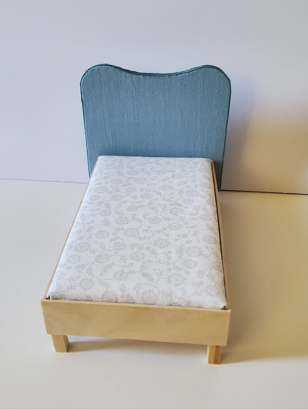 Miniature Dollhouse 1:12 Scale Blue Floral Bed Bedding Set Maileg - Picture 4 of 6